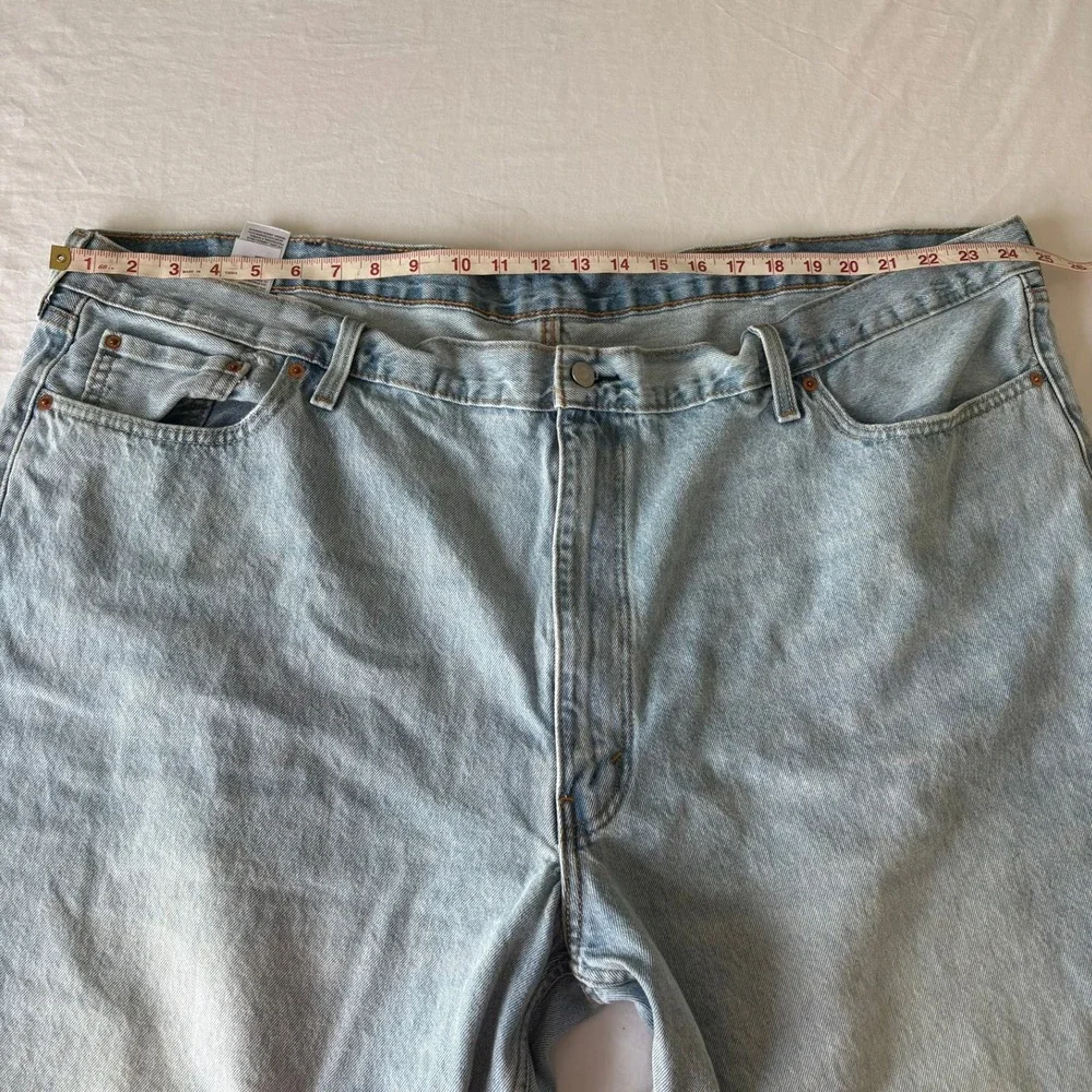 Levis 469 Loose Fit Denim Shorts Mens 52 Light Wash Cut Off Raw Hem 54791-0009